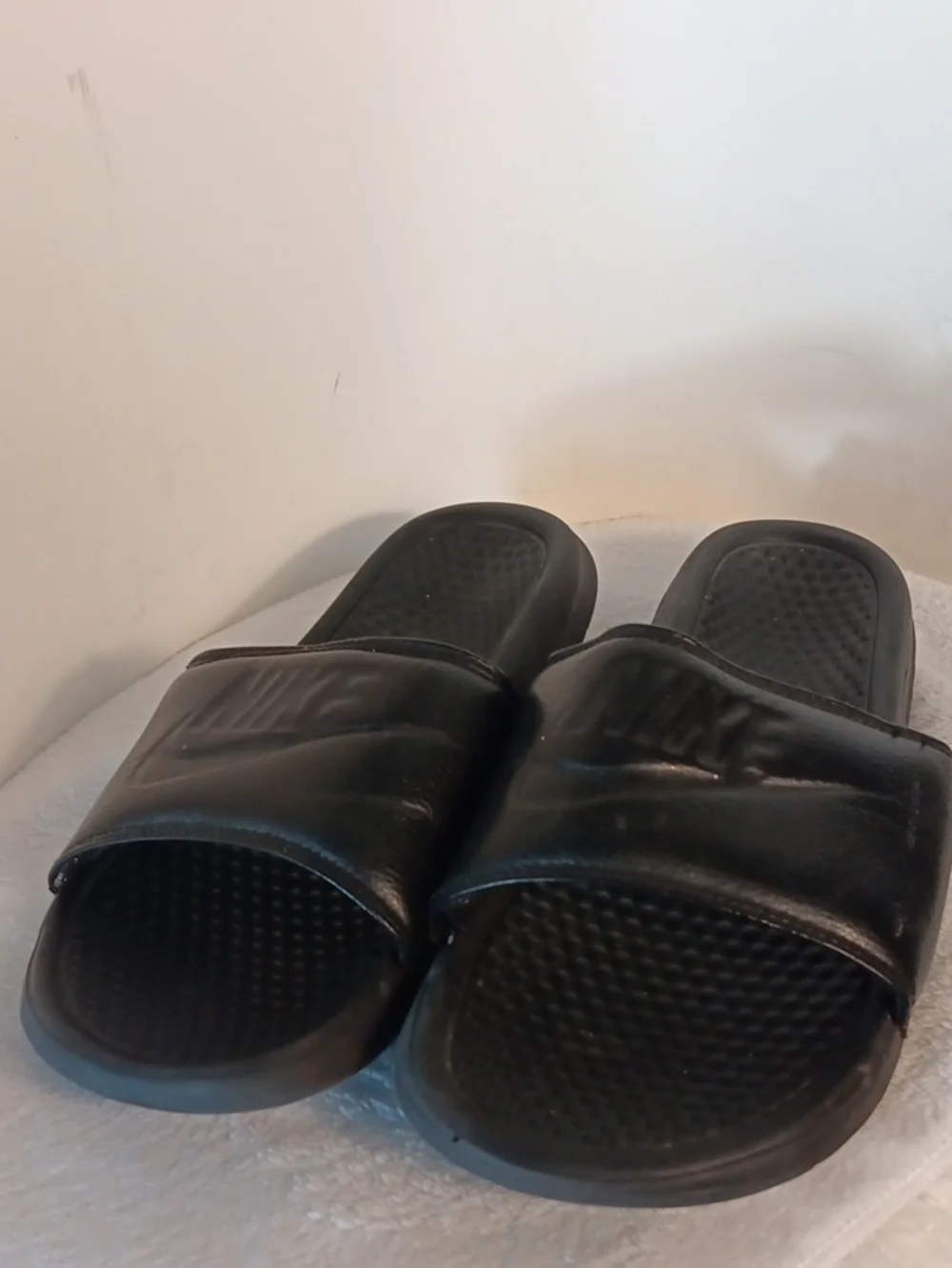 Nike Benassi JDI Black Men's Slide Sandals with Embossed Logo